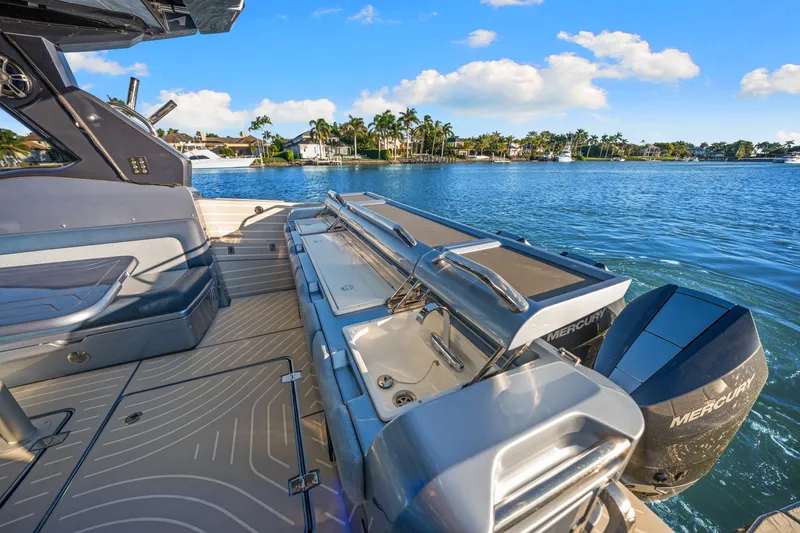 Slide: The Image of Galeon 375 GTO 2024 - 24