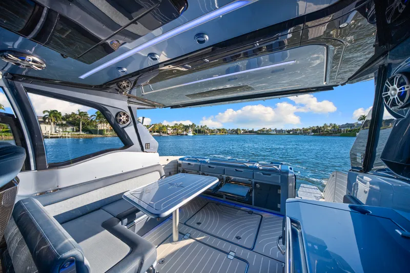 Slide: The Image of Galeon 375 GTO 2024 - 29