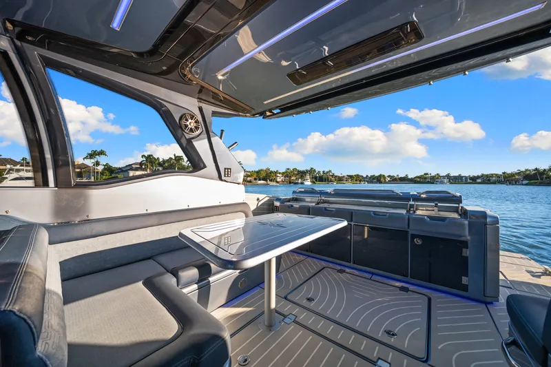 Slide: The Image of Galeon 375 GTO 2024 - 31