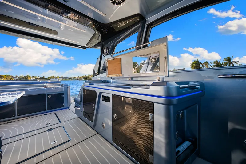 Slide: The Image of Galeon 375 GTO 2024 - 35