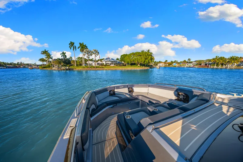 Slide: The Image of Galeon 375 GTO 2024 - 42