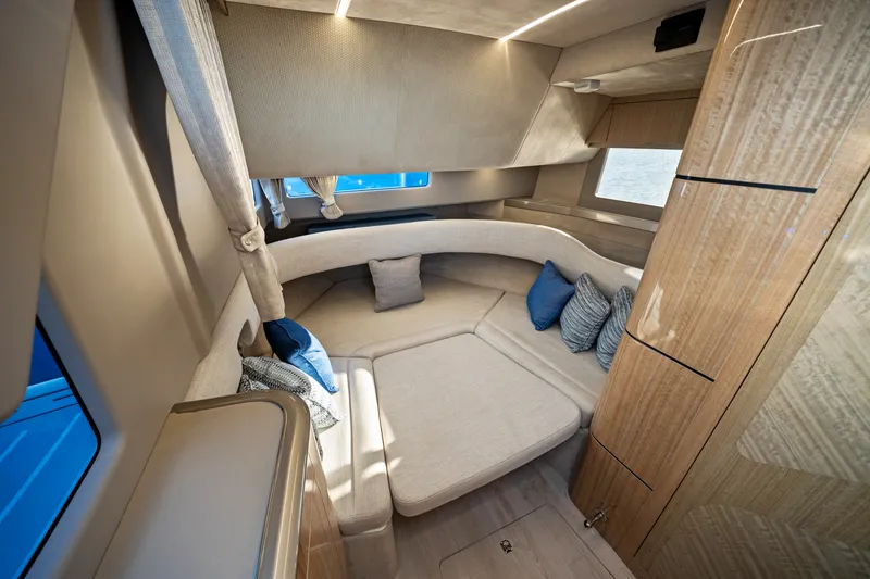 Slide: The Image of Galeon 375 GTO 2024 - 50