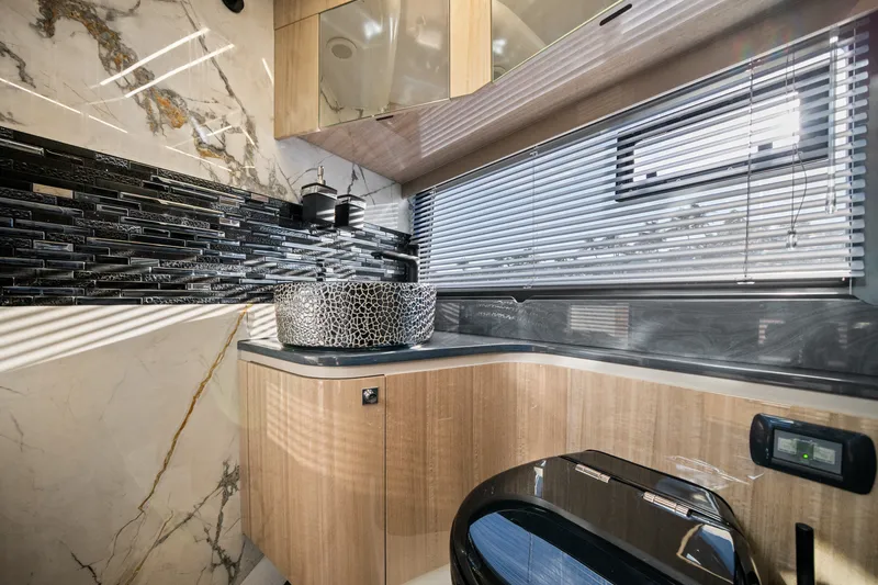 Slide: The Image of Galeon 375 GTO 2024 - 55