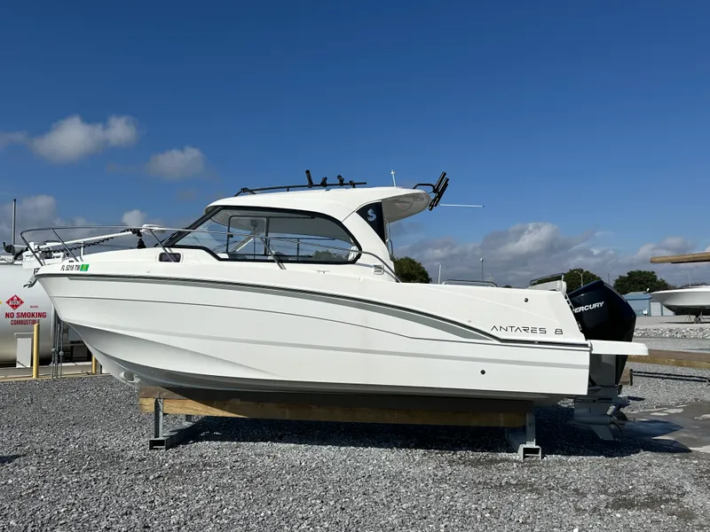 Slide: The Image of Beneteau ANTARES 8 2023 - 10