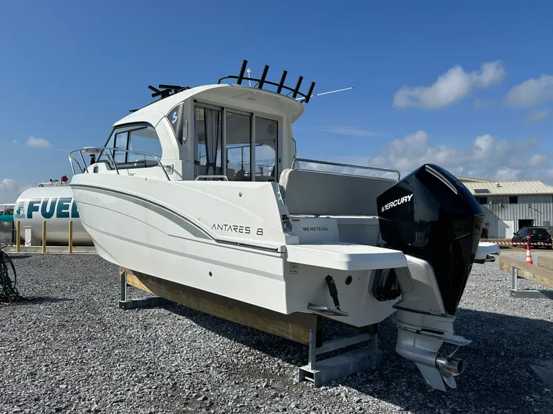 Slide: The Image of Beneteau ANTARES 8 2023 - 11