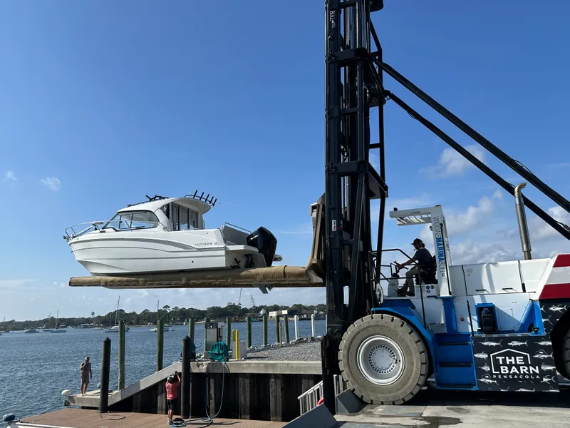 Slide: The Image of Beneteau ANTARES 8 2023 - 17