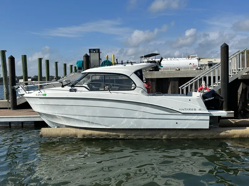 Slide: The Image of Beneteau ANTARES 8 2023 - 18