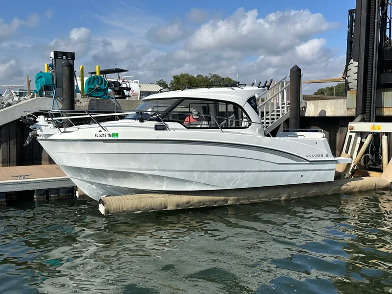 Slide: The Image of Beneteau ANTARES 8 2023 - 19