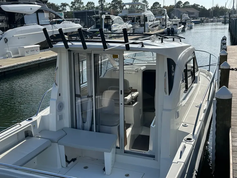 Slide: The Image of Beneteau ANTARES 8 2023 - 27