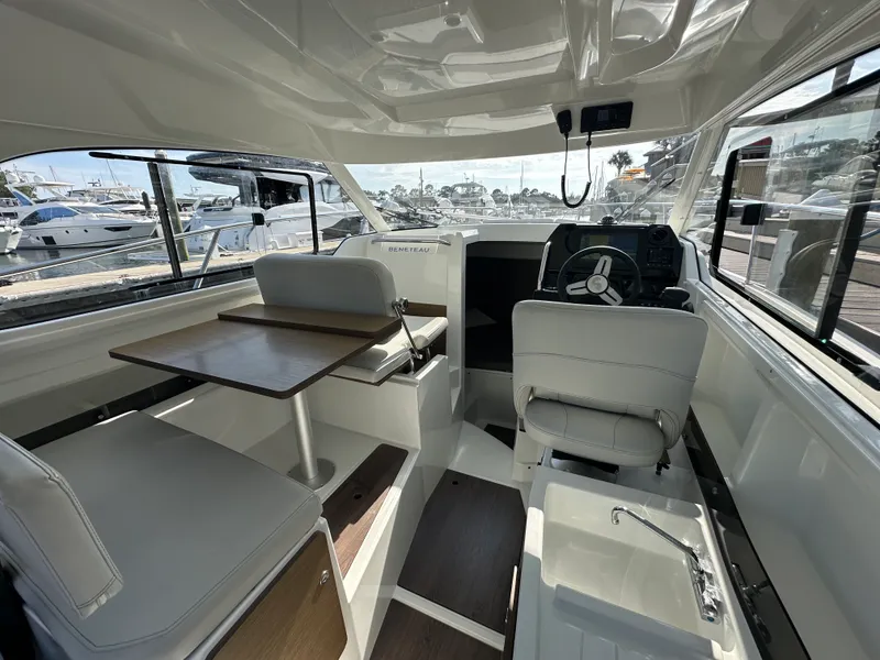 Slide: The Image of Beneteau ANTARES 8 2023 - 36