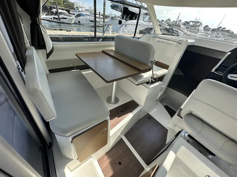 Slide: The Image of Beneteau ANTARES 8 2023 - 39
