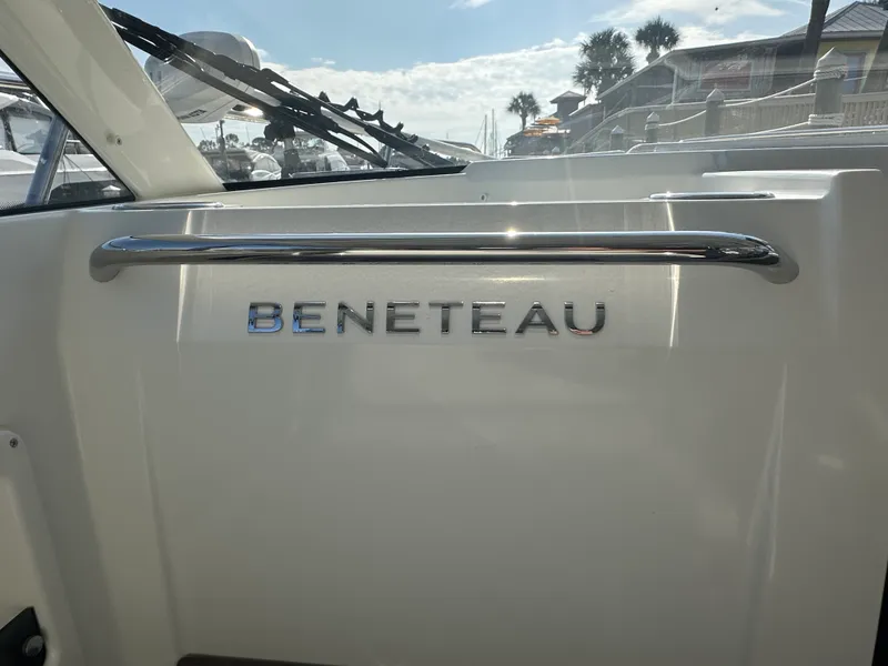 Slide: The Image of Beneteau ANTARES 8 2023 - 44