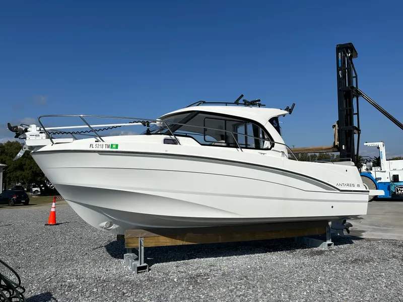 Slide: The Image of Beneteau ANTARES 8 2023 - 8