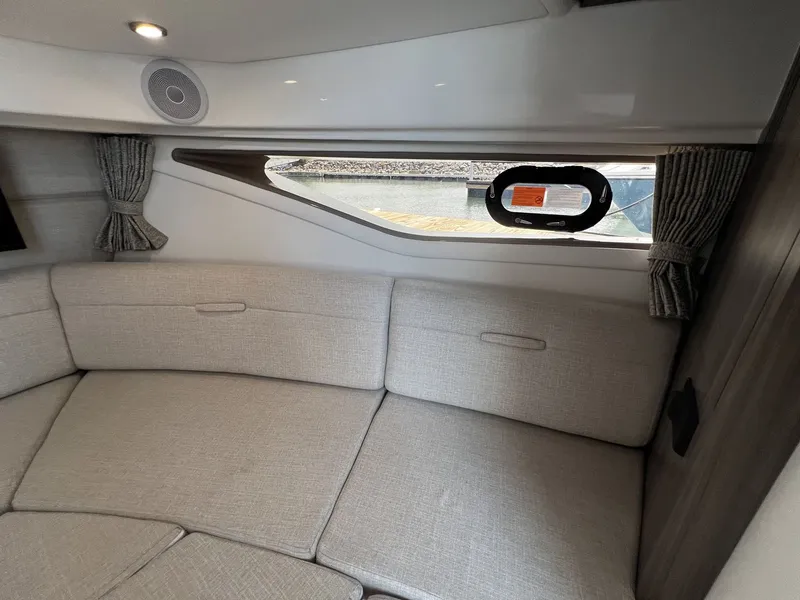 Slide: The Image of Sea Ray Sundancer 320 Outboard 2026 - 40