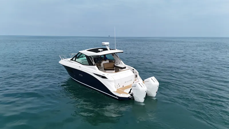 Slide: The Image of Sea Ray Sundancer 320 Outboard 2026 - 4