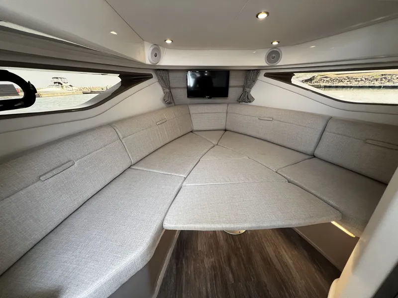 Slide: The Image of Sea Ray Sundancer 320 Outboard 2026 - 32