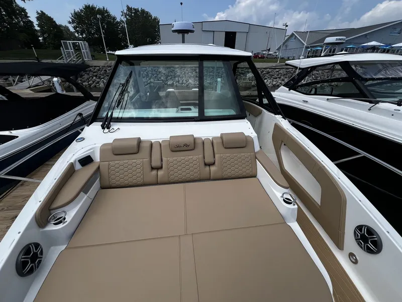 Slide: The Image of Sea Ray Sundancer 320 Outboard 2026 - 21