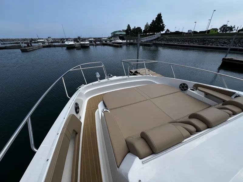 Slide: The Image of Sea Ray Sundancer 320 Outboard 2026 - 19