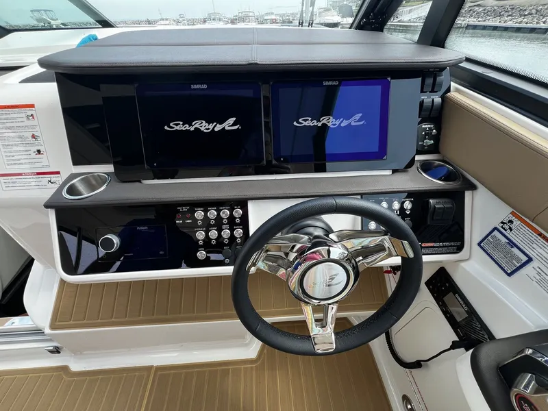 Slide: The Image of Sea Ray Sundancer 320 Outboard 2026 - 15