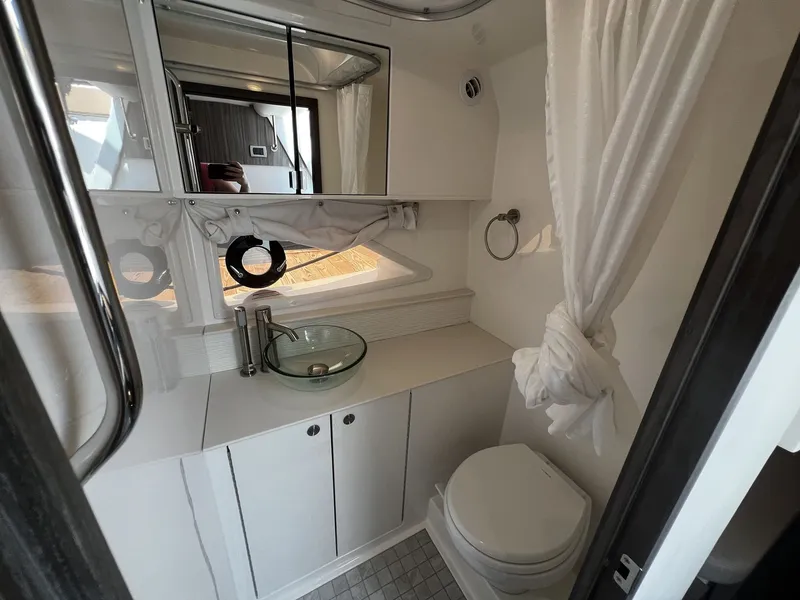 Slide: The Image of Sea Ray Sundancer 320 Outboard 2026 - 34