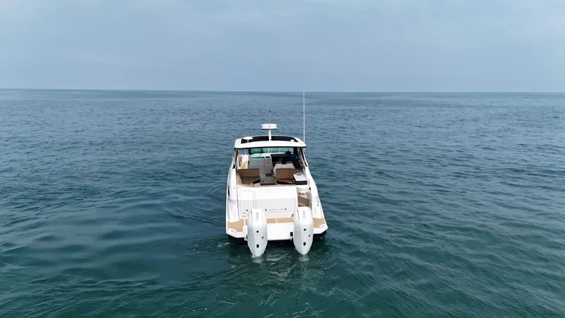 Slide: The Image of Sea Ray Sundancer 320 Outboard 2026 - 3