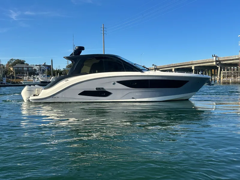 The Image of Sea Ray 370 SUNDANCER OUTBOARD 2021 - 0