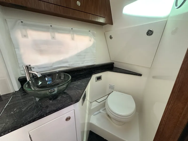 Slide: The Image of Sea Ray 370 SUNDANCER OUTBOARD 2021 - 16