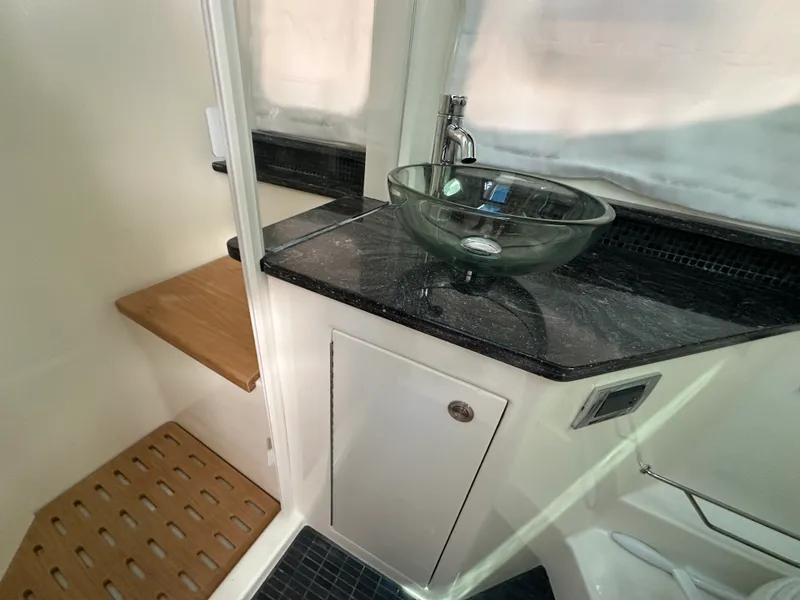 Slide: The Image of Sea Ray 370 SUNDANCER OUTBOARD 2021 - 17