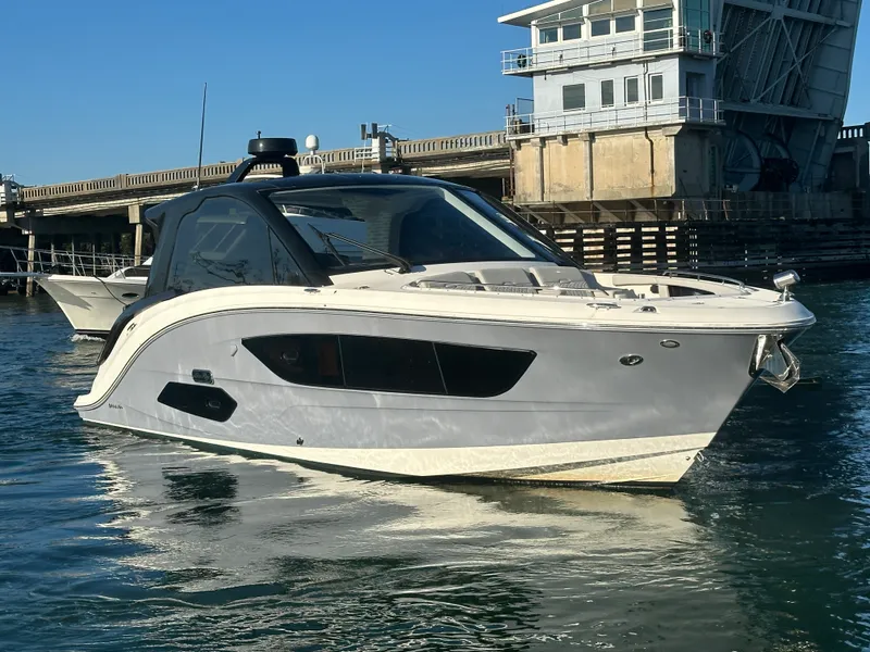 Slide: The Image of Sea Ray 370 SUNDANCER OUTBOARD 2021 - 2
