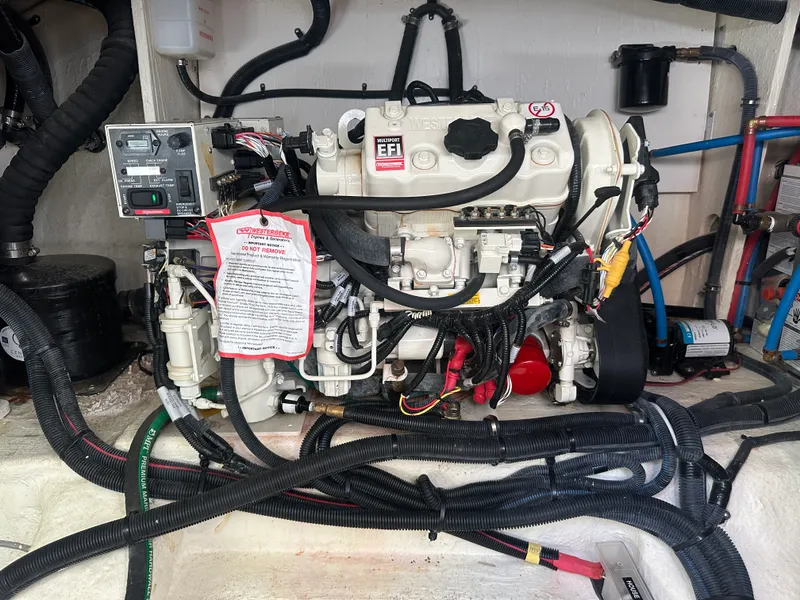 Slide: The Image of Sea Ray 370 SUNDANCER OUTBOARD 2021 - 21