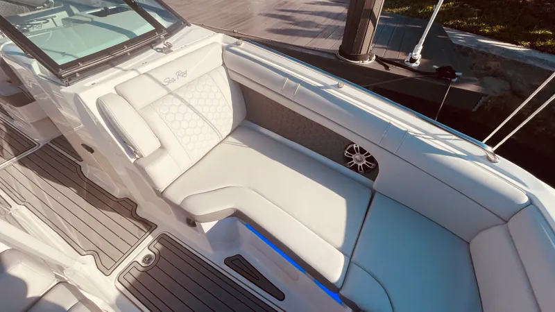 Slide: The Image of Sea Ray 270 SDX OB 2023 - 11