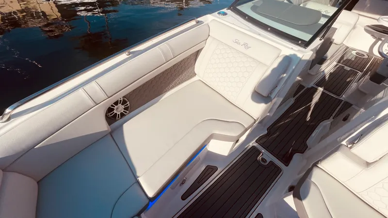 Slide: The Image of Sea Ray 270 SDX OB 2023 - 12