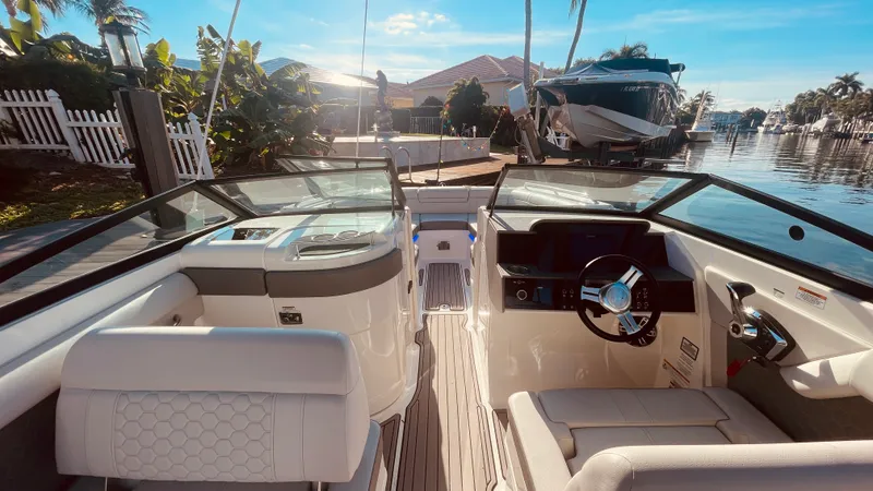 Slide: The Image of Sea Ray 270 SDX OB 2023 - 13