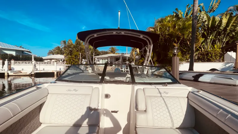 Slide: The Image of Sea Ray 270 SDX OB 2023 - 14
