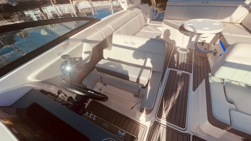 Slide: The Image of Sea Ray 270 SDX OB 2023 - 20