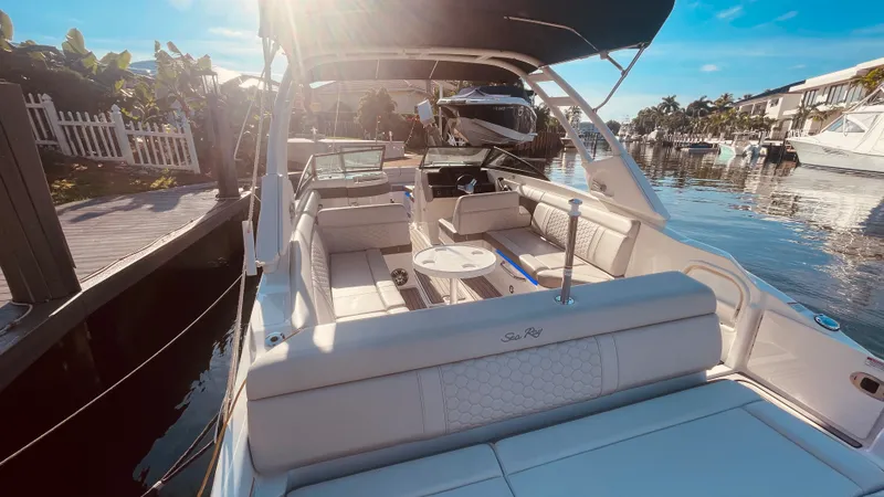 Slide: The Image of Sea Ray 270 SDX OB 2023 - 35
