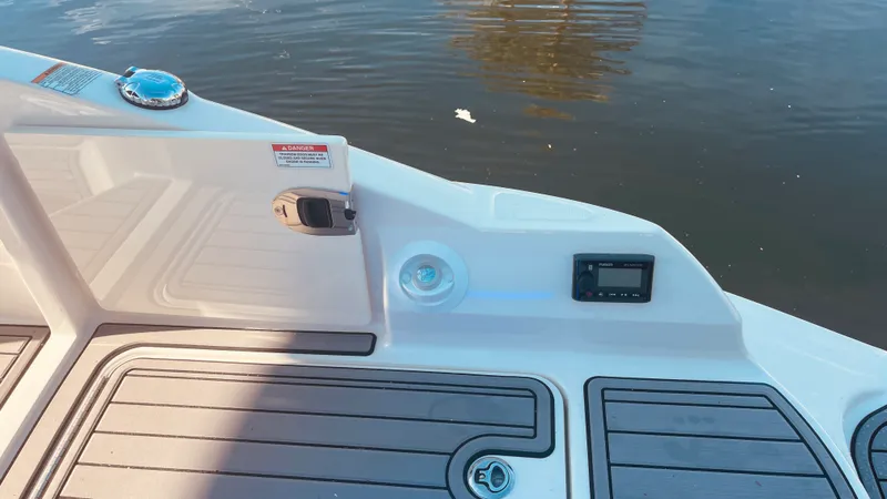 Slide: The Image of Sea Ray 270 SDX OB 2023 - 38