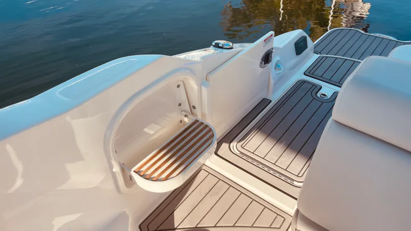 Slide: The Image of Sea Ray 270 SDX OB 2023 - 39
