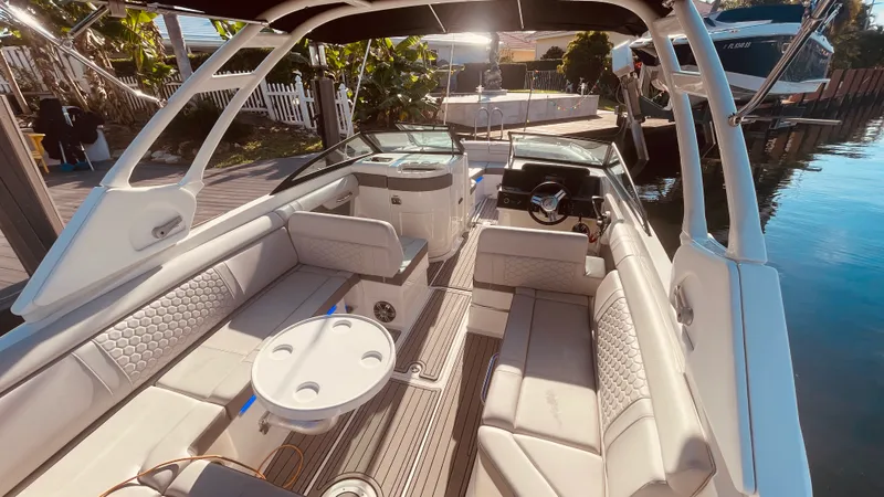 Slide: The Image of Sea Ray 270 SDX OB 2023 - 41