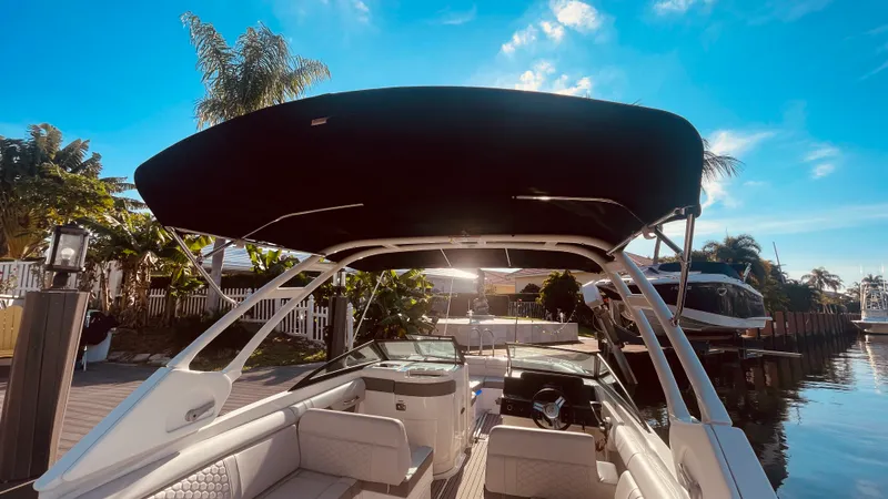 Slide: The Image of Sea Ray 270 SDX OB 2023 - 42