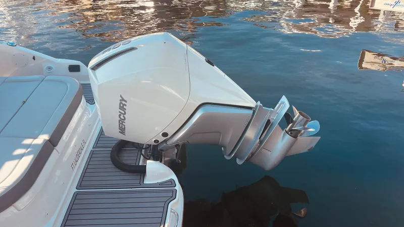 Slide: The Image of Sea Ray 270 SDX OB 2023 - 8