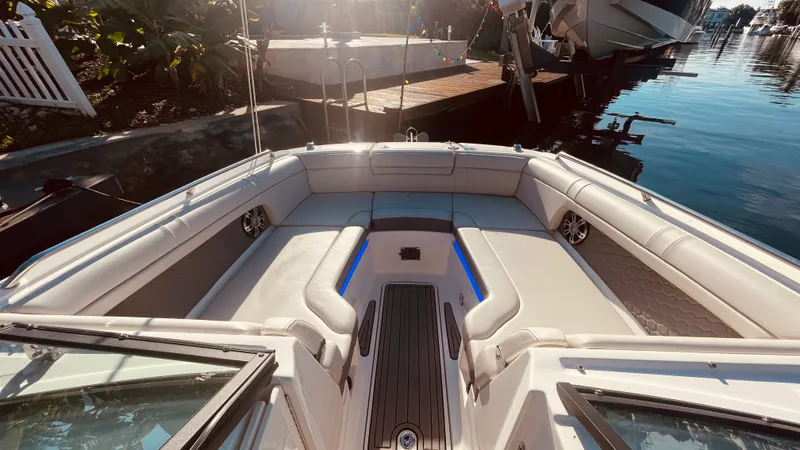 Slide: The Image of Sea Ray 270 SDX OB 2023 - 9