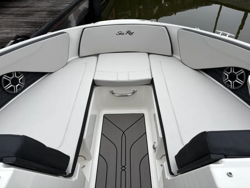 Slide: The Image of Sea Ray SPX 210 Outboard 2026 - 18