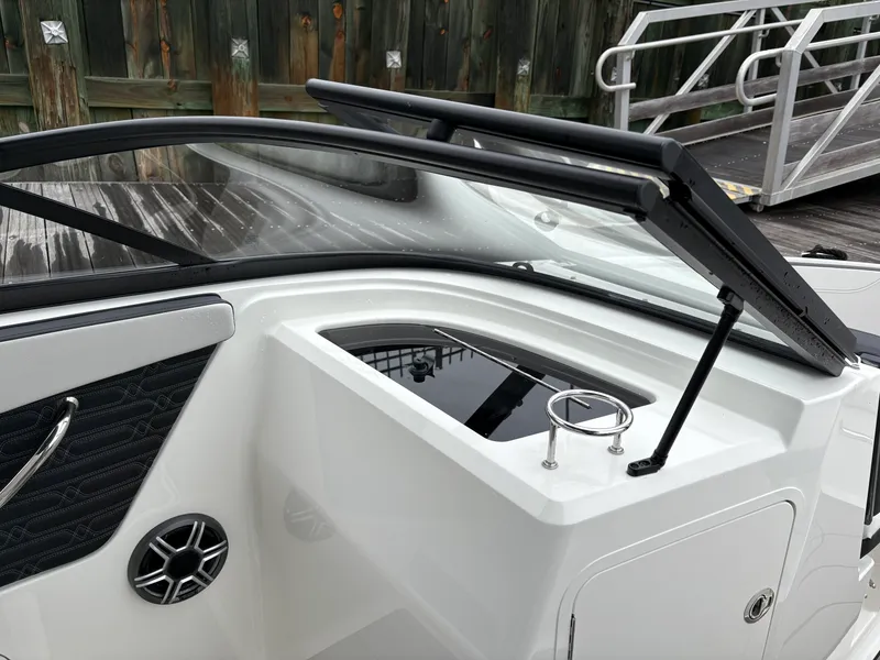 Slide: The Image of Sea Ray SPX 210 Outboard 2026 - 21