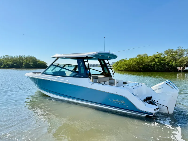 Slide: The Image of Boston Whaler 330 Vantage 2026 - 12