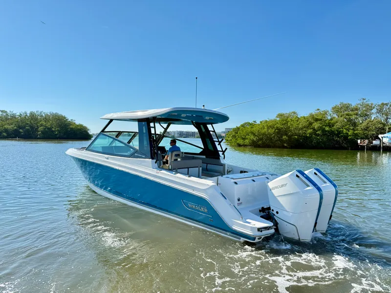 Slide: The Image of Boston Whaler 330 Vantage 2026 - 13