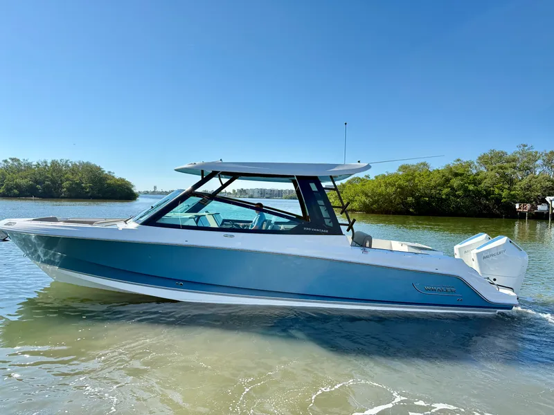 Slide: The Image of Boston Whaler 330 Vantage 2026 - 15
