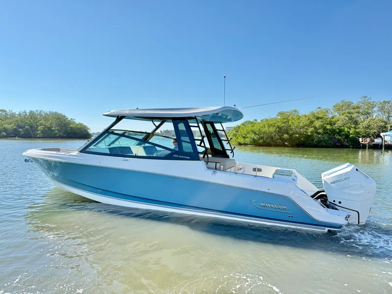 Slide: The Image of Boston Whaler 330 Vantage 2026 - 17