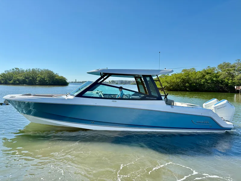 Slide: The Image of Boston Whaler 330 Vantage 2026 - 20