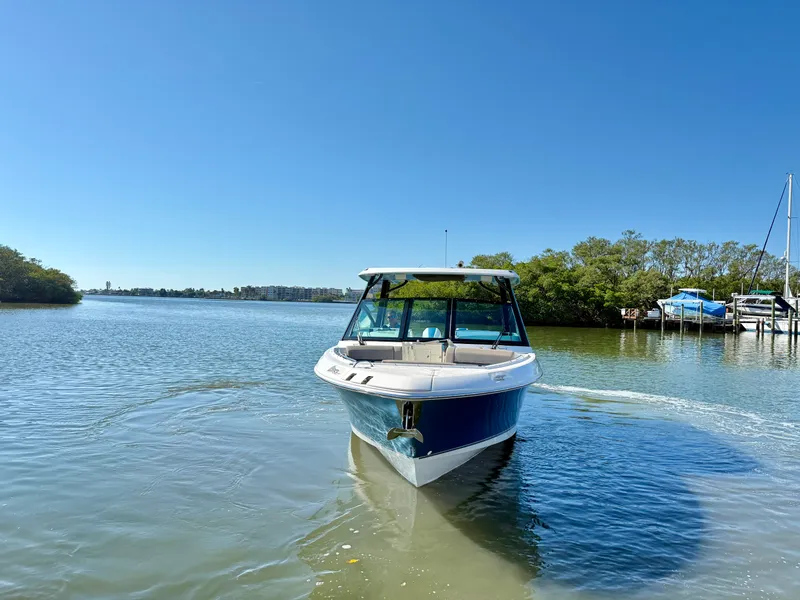 Slide: The Image of Boston Whaler 330 Vantage 2026 - 25